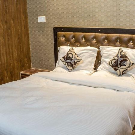Hotel Varanasi Ganges Exteriör bild