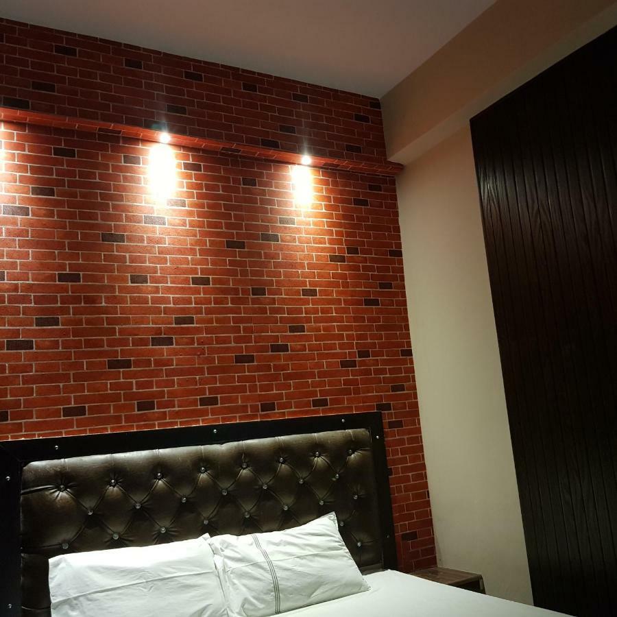 Hotel Varanasi Ganges Exteriör bild