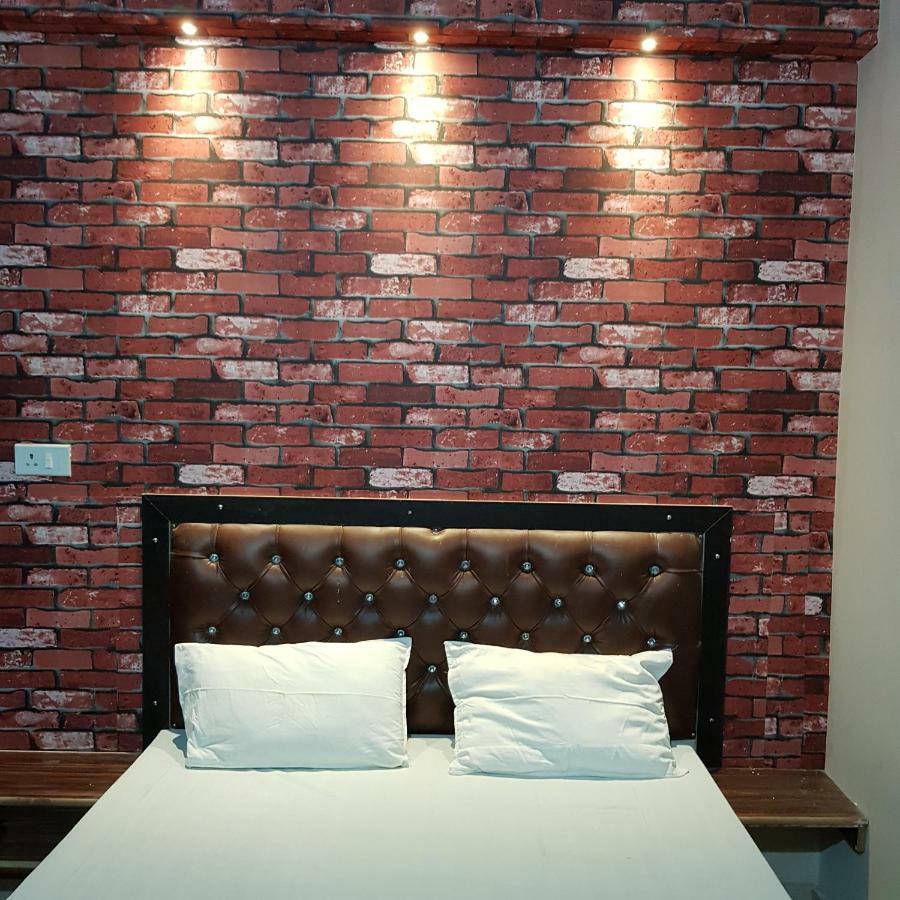 Hotel Varanasi Ganges Exteriör bild
