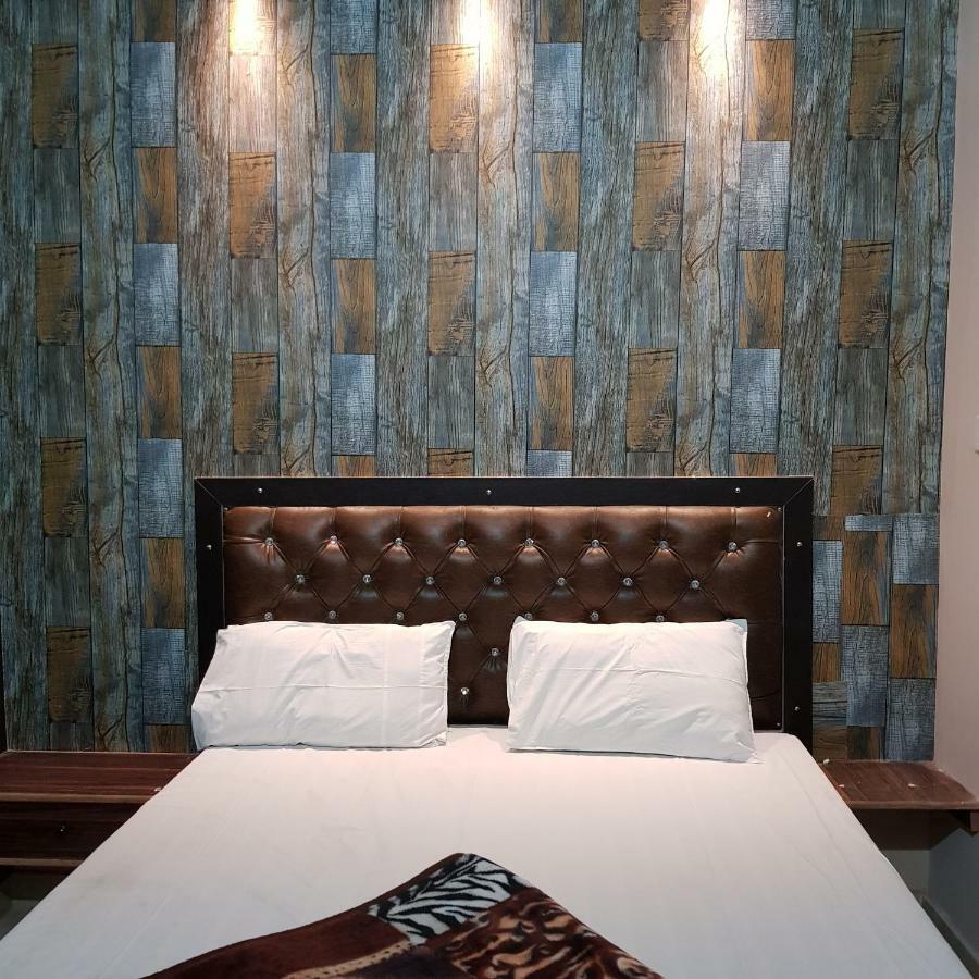 Hotel Varanasi Ganges Exteriör bild