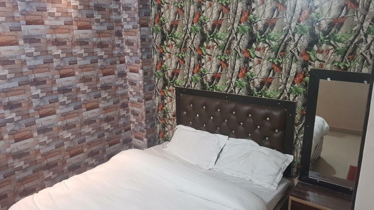 Hotel Varanasi Ganges Exteriör bild