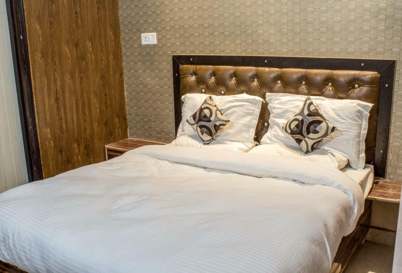 Hotel Varanasi Ganges Exteriör bild