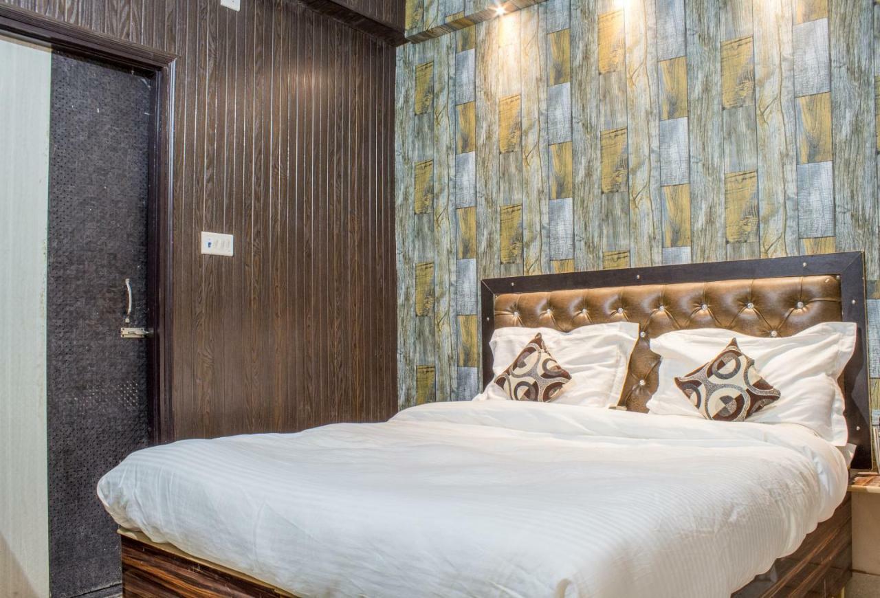 Hotel Varanasi Ganges Exteriör bild