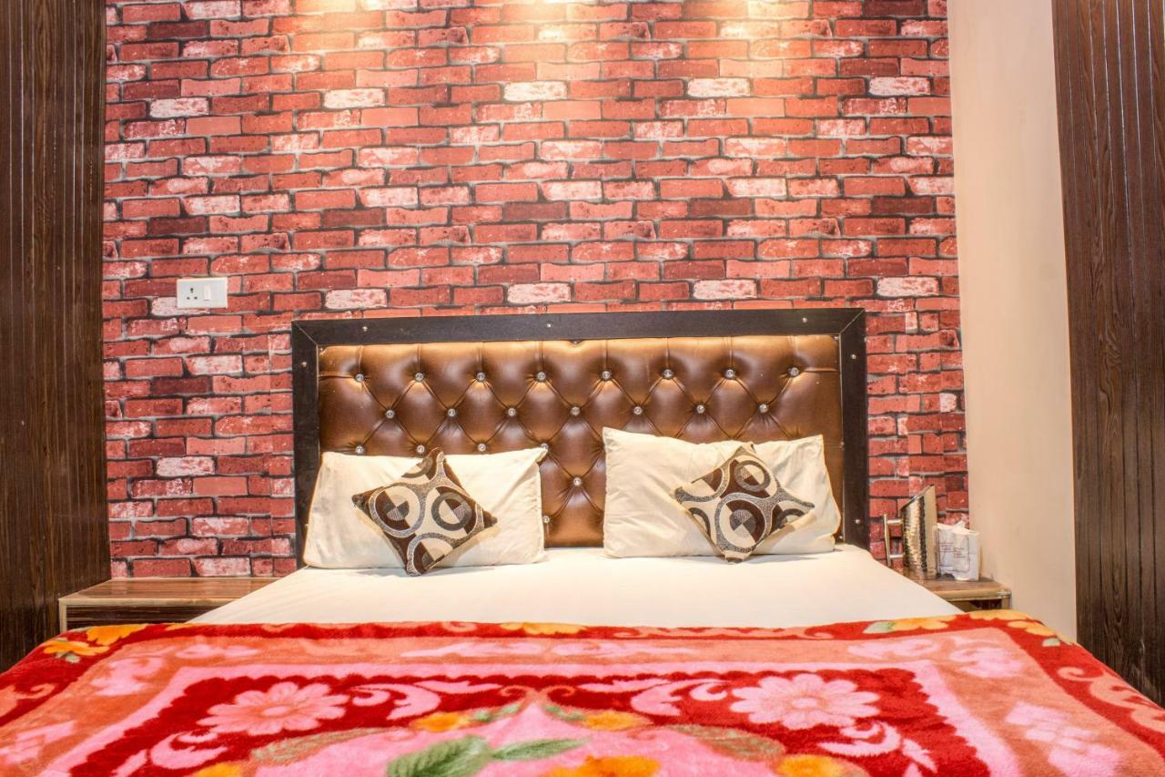 Hotel Varanasi Ganges Exteriör bild