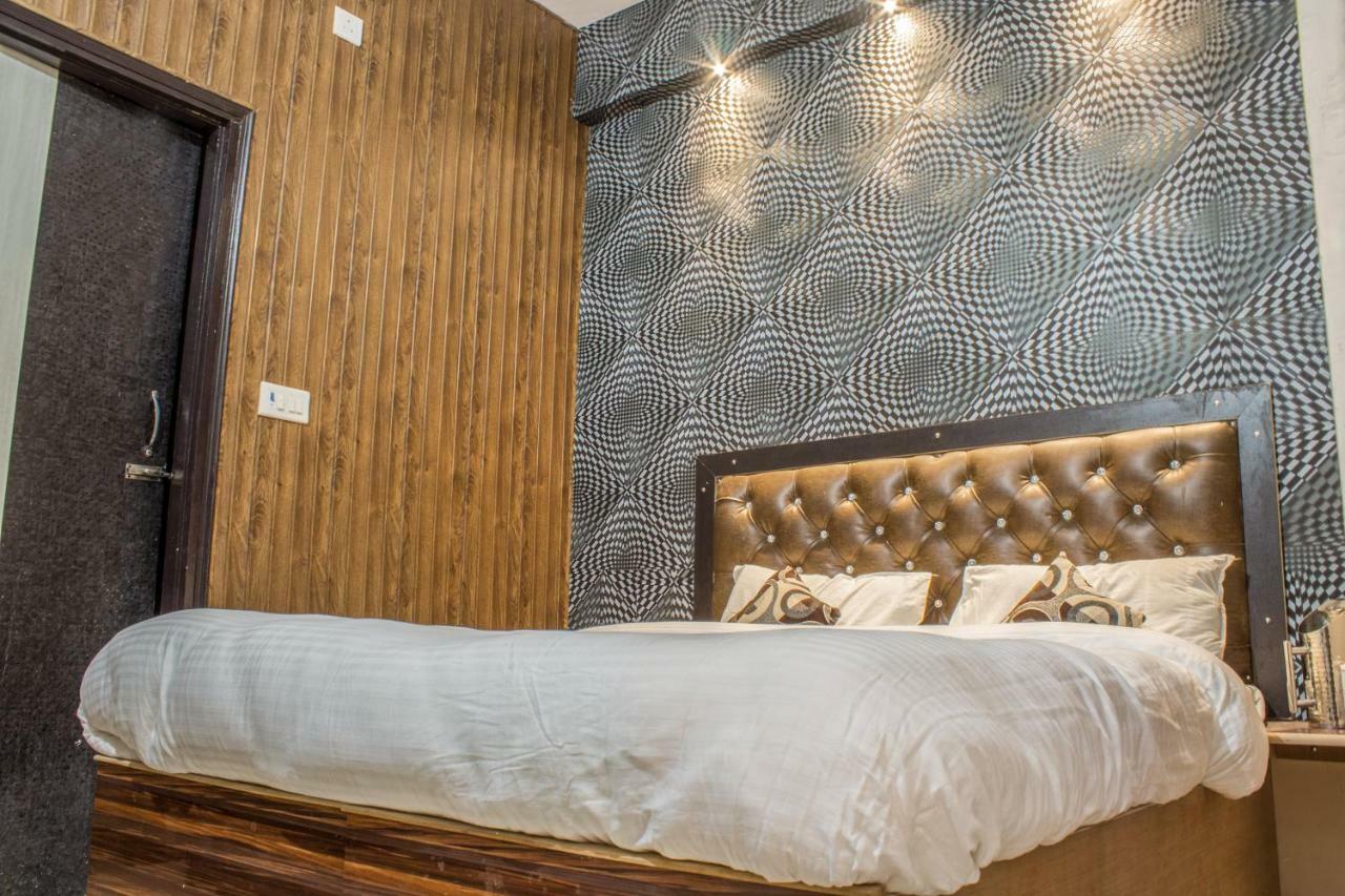 Hotel Varanasi Ganges Exteriör bild